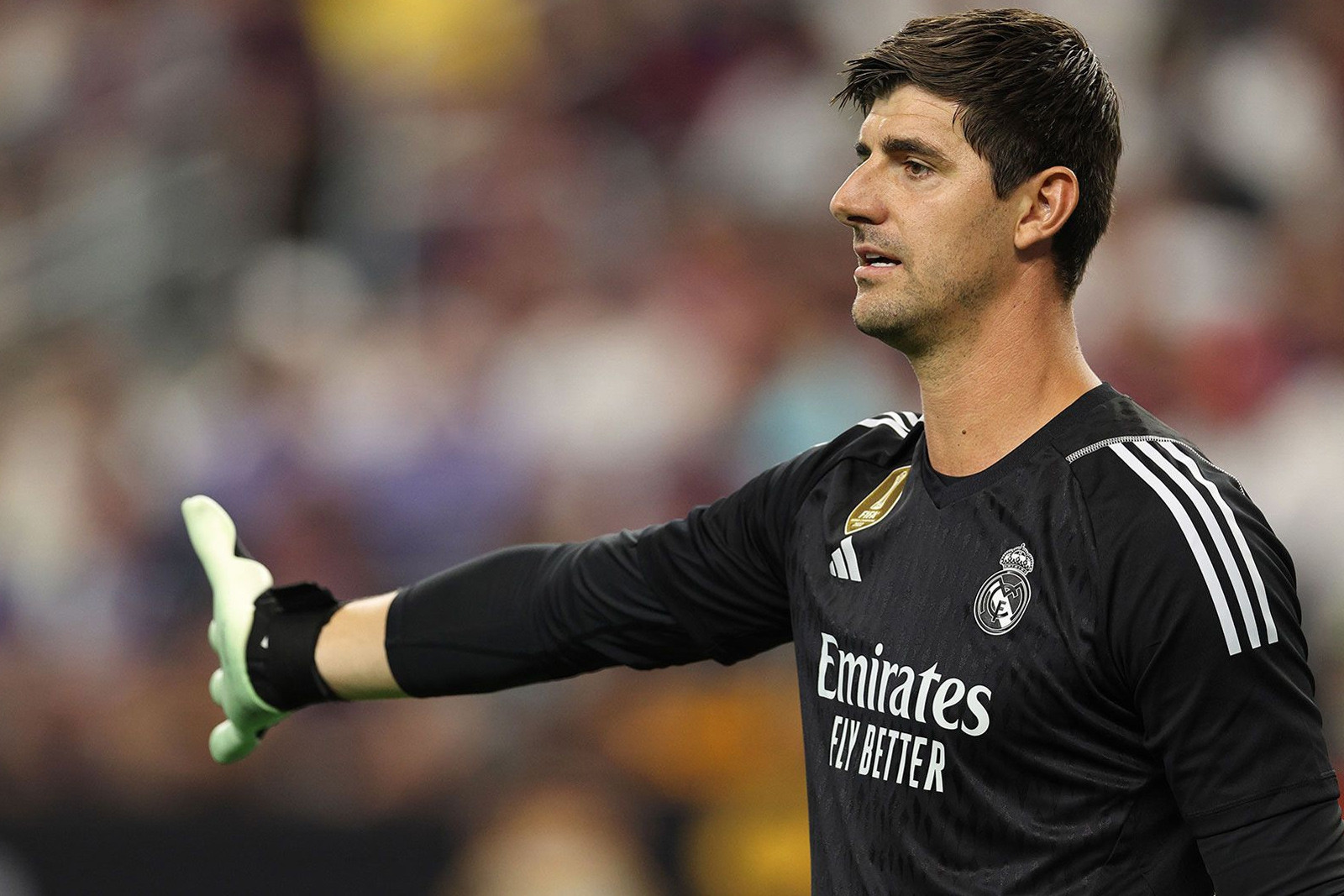 Real Madrid sốt vó, Courtois chấn thương nặng phải nghỉ dài hạn