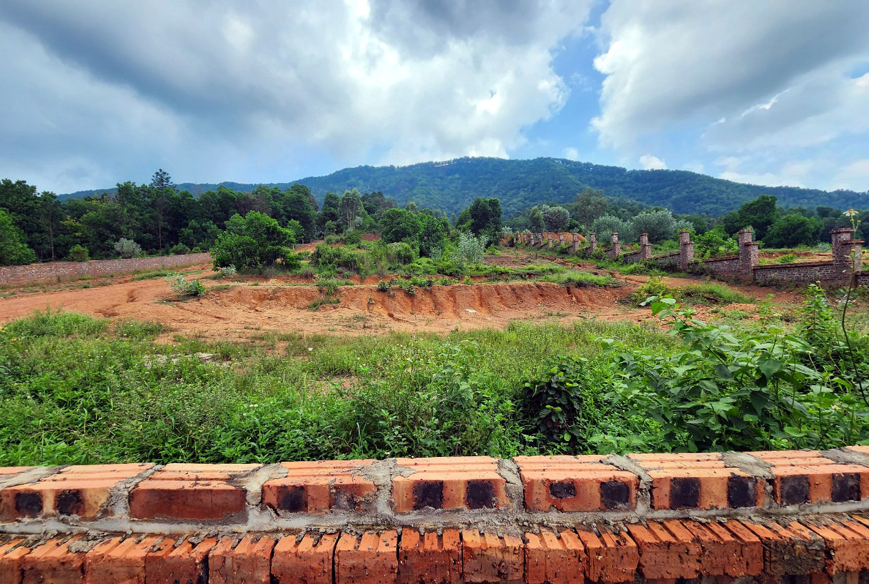 Loạt biệt thự, homestay mọc quanh điểm sạt lở vùi lấp ô tô ở Sóc Sơn