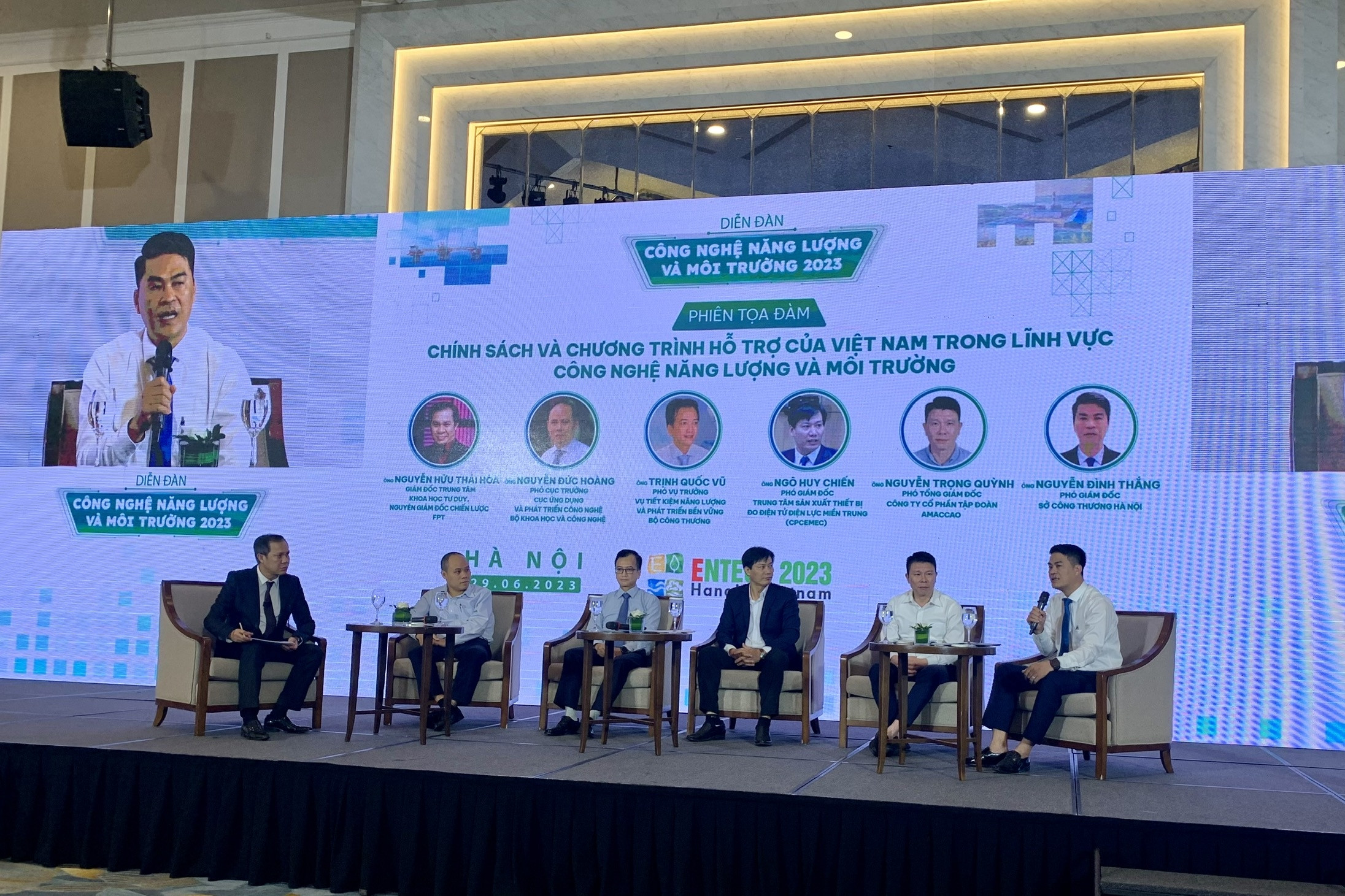 Trao quyền để thanh niên tham gia vào quá trình chuyển đổi năng lượng bền vững