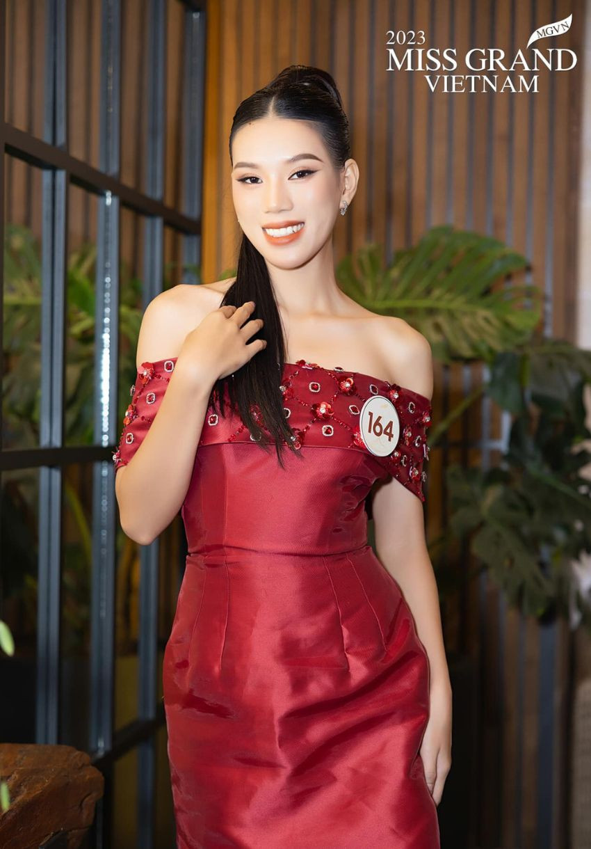 Giáo viên dạy năng khiếu hoàn cảnh khó khăn, cha bị mù thi Miss Grand Vietnam 25