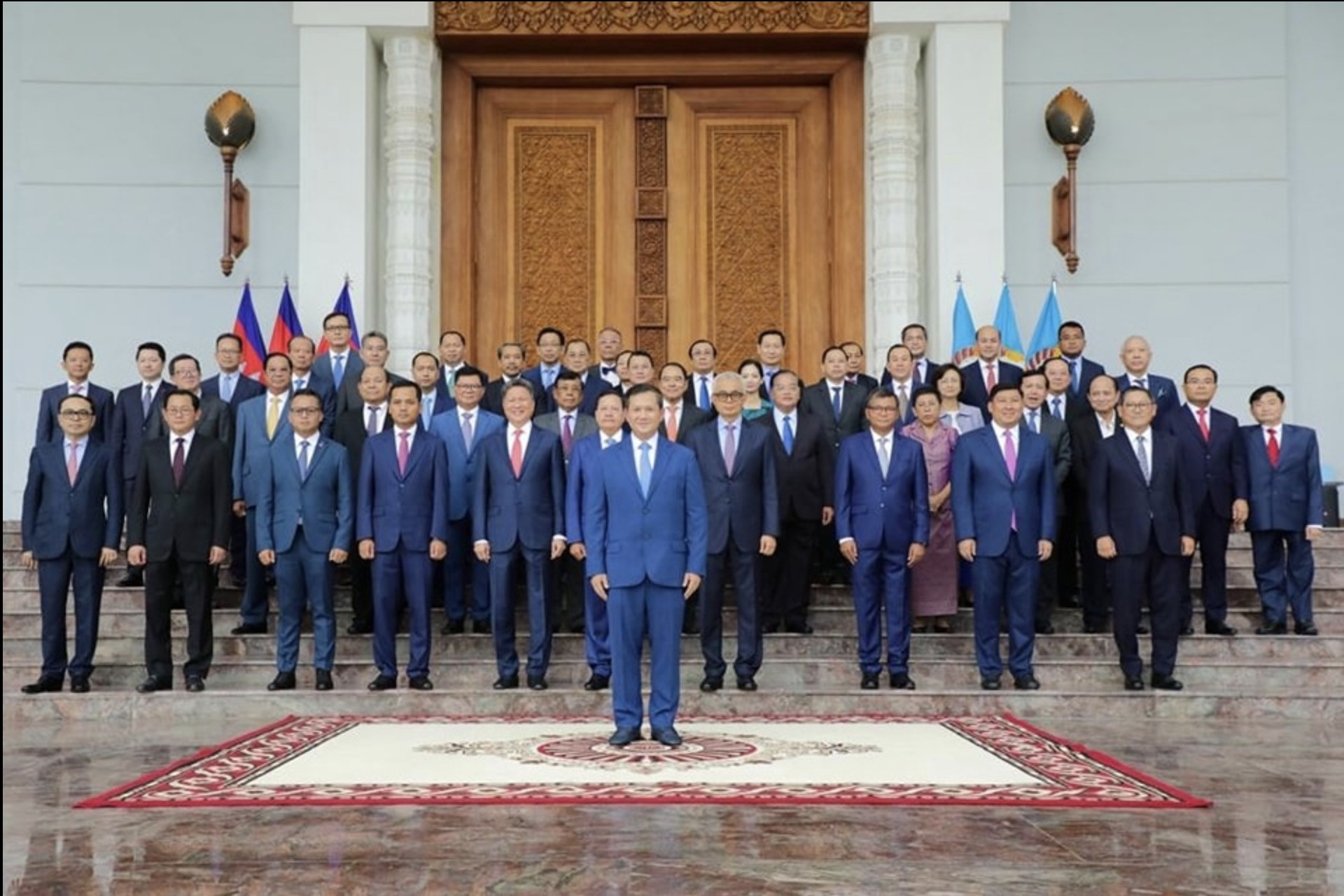 Chính phủ mới của Campuchia có 1 Thủ tướng, 10 Phó Thủ tướng