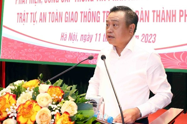 Chủ tịch Hà Nội: Người vi phạm giao thông phải 'e ngại' khi bị phản ánh