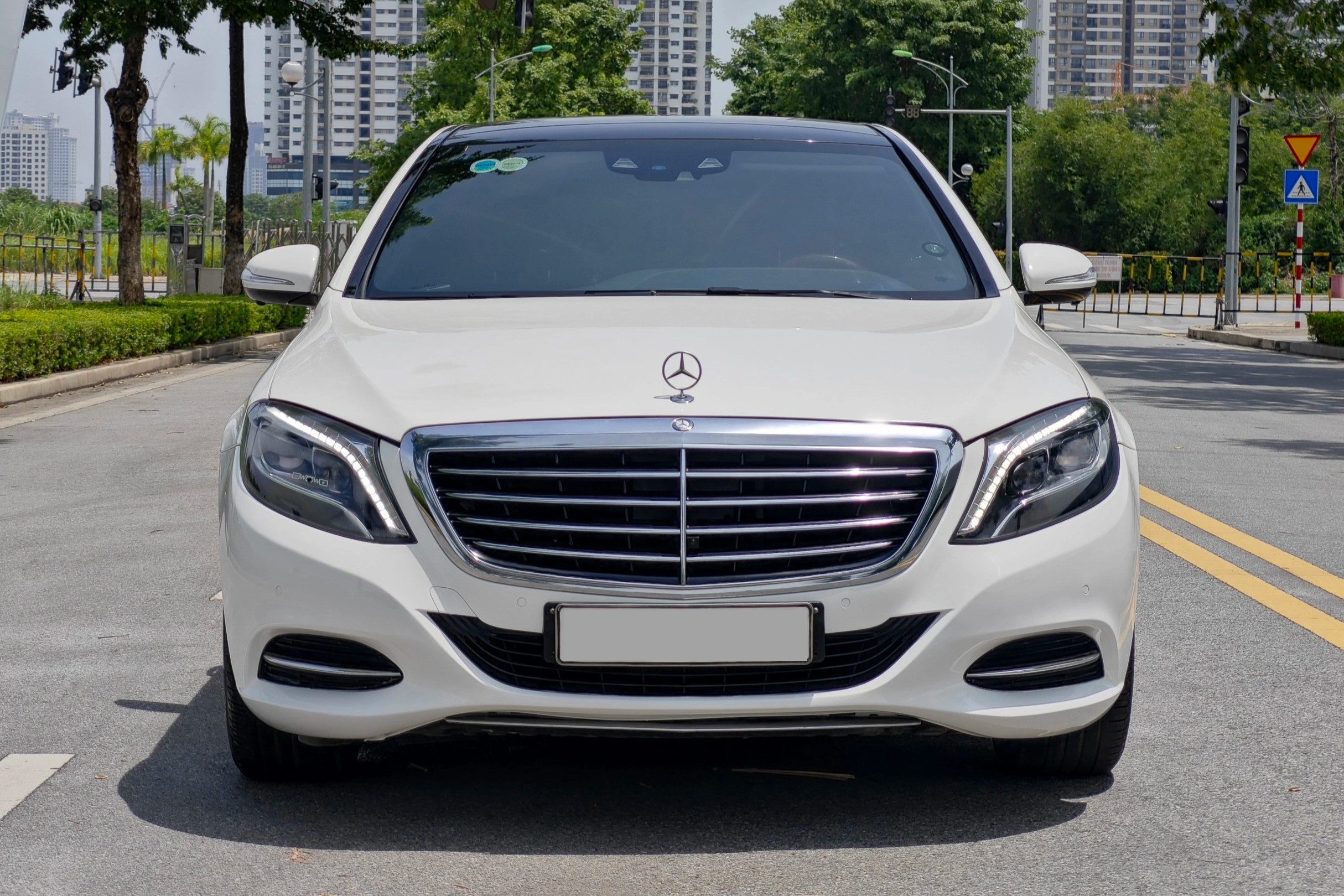 Mercedes-Benz S400 chạy 8 năm được rao bán với giá rẻ hơn Toyota Camry mới - 2