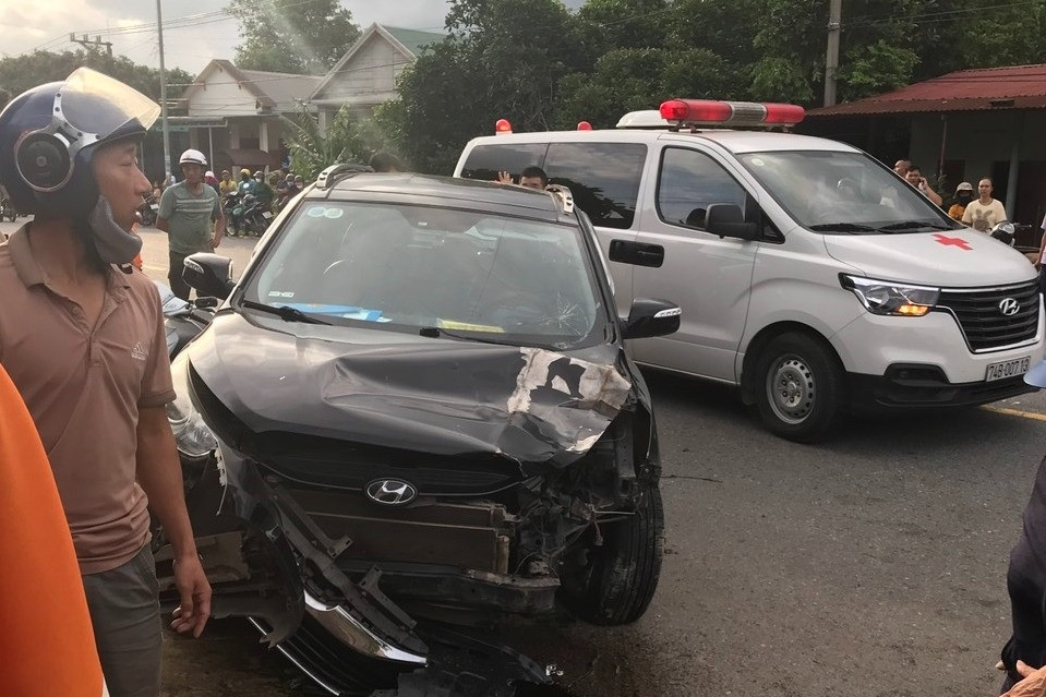 Tạm đình chỉ cán bộ Cục thuế Quảng Trị say rượu, lái xe tông chết người