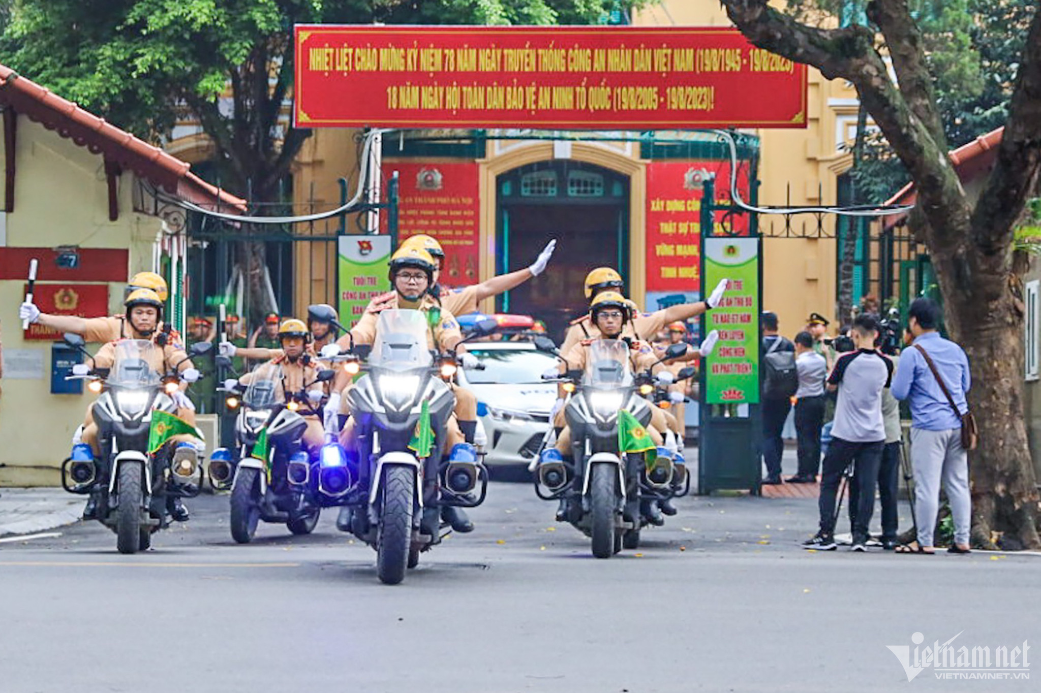 Chủ tịch Hà Nội: Người vi phạm giao thông phải 'e ngại' khi bị phản ánh