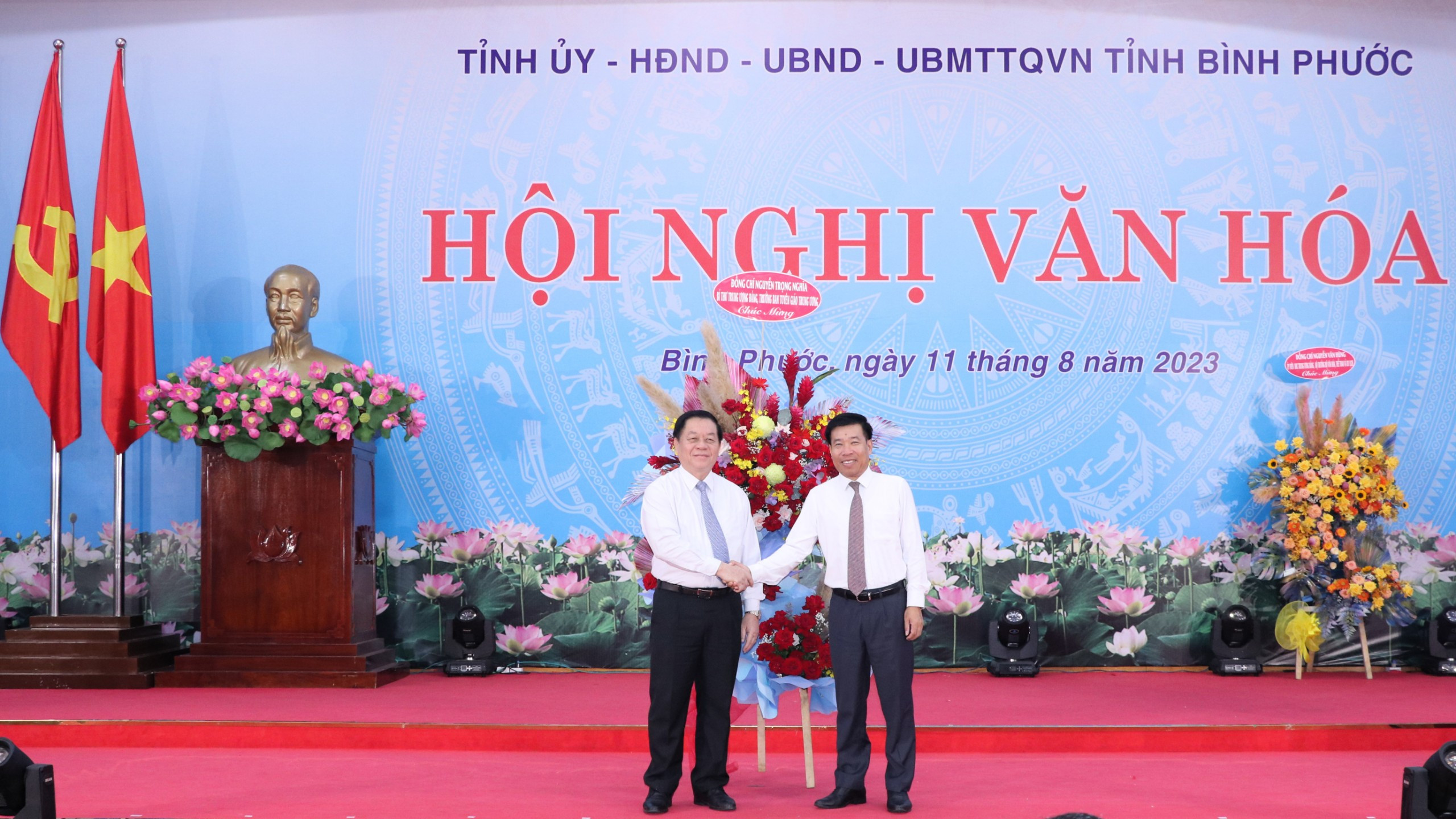 Học sinh 13 tuổi phải xem phim có 'cảnh nóng'