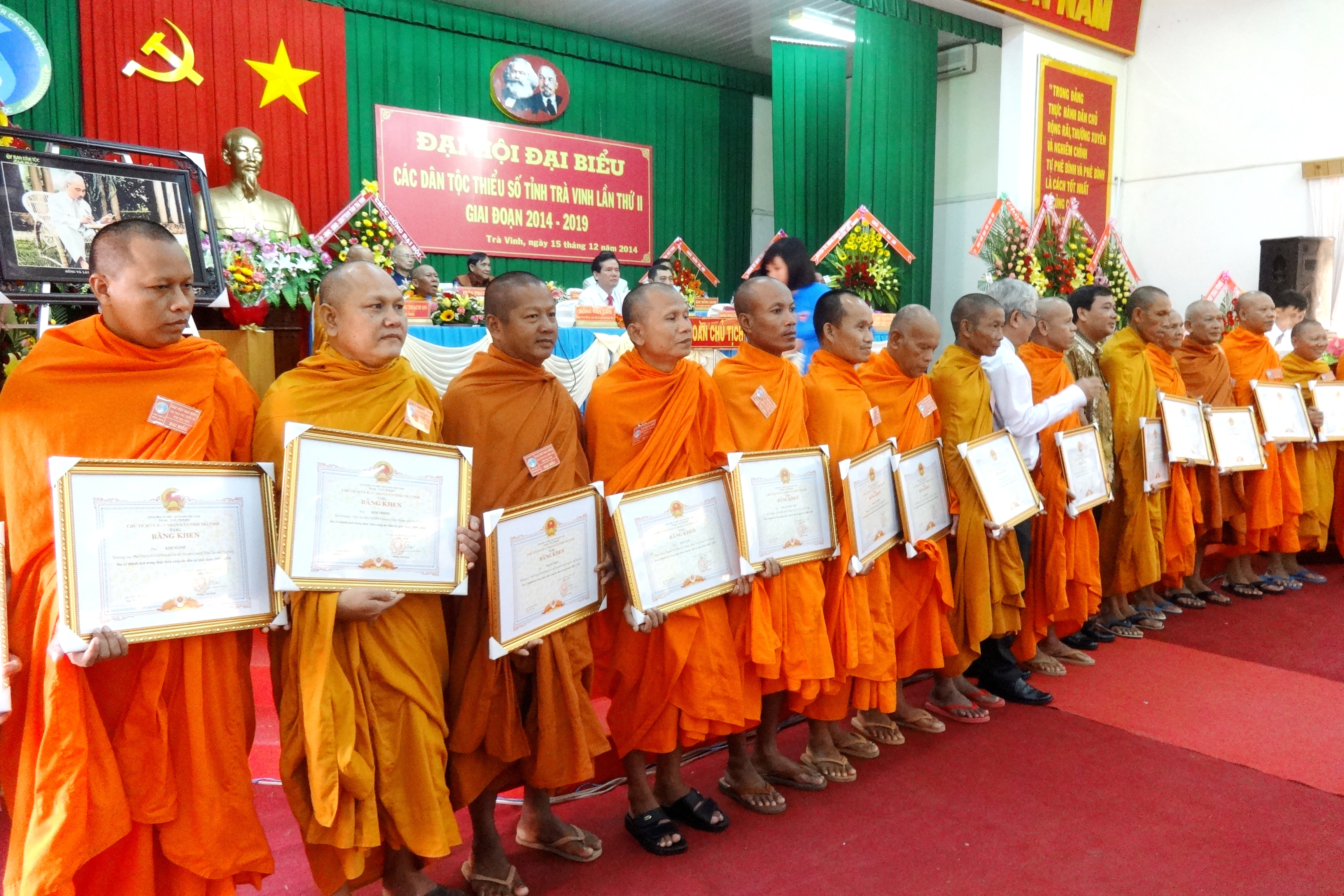 Cầu nối cấp ủy, chính quyền cơ sở với đồng bào dân tộc thiểu số ở tỉnh Trà Vinh