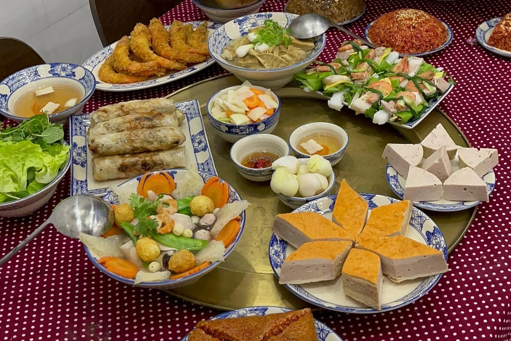 Chàng trai 6 múi Hà Nội khoe trăm món ngon thuần Việt: Nấu 45 phút mỗi bữa