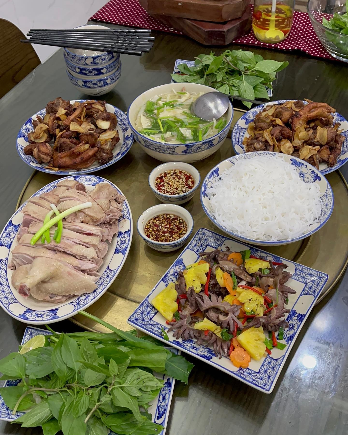 Chàng trai 6 múi Hà Nội khoe trăm món ngon thuần Việt: Nấu 45 phút mỗi bữa - 6