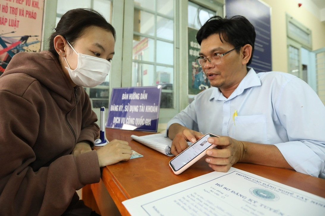 Chọn tôn vinh dịch vụ công trực tuyến phục vụ tốt người dân, doanh nghiệp