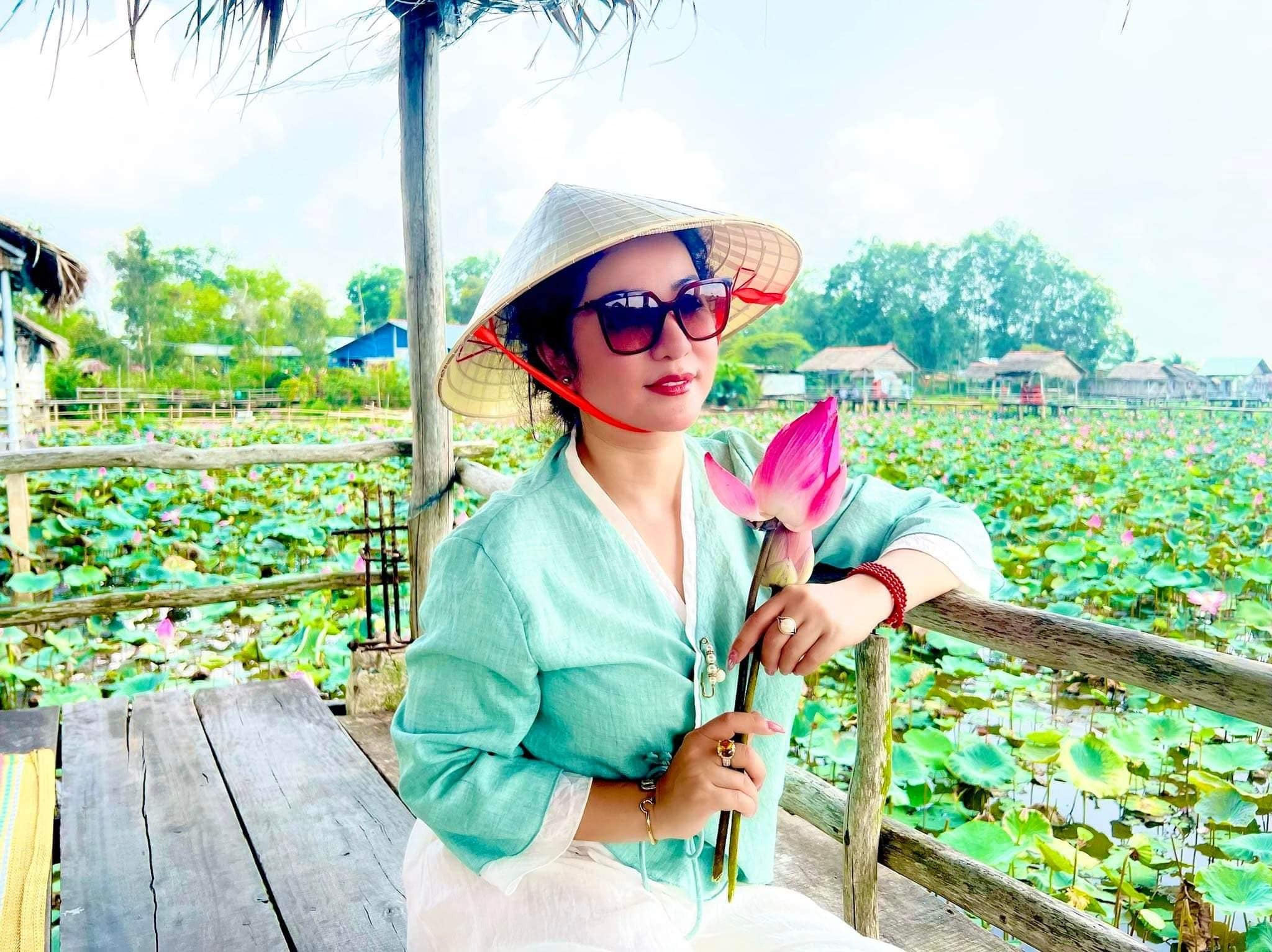 Nghệ sĩ hài Thúy Nga tuổi 47: Nhan sắc trẻ trung, bình yên sau sóng gió - 9