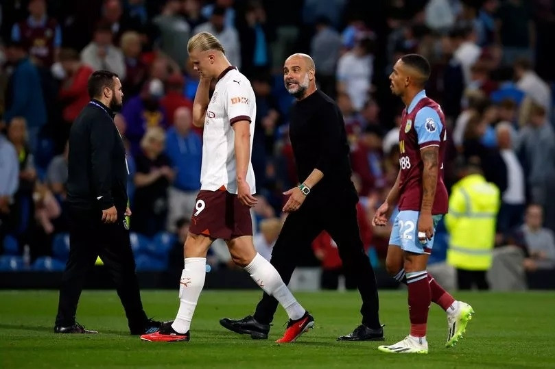 Pep Guardiola tức giận mắng Haaland dù lập cú đúp cho Man City