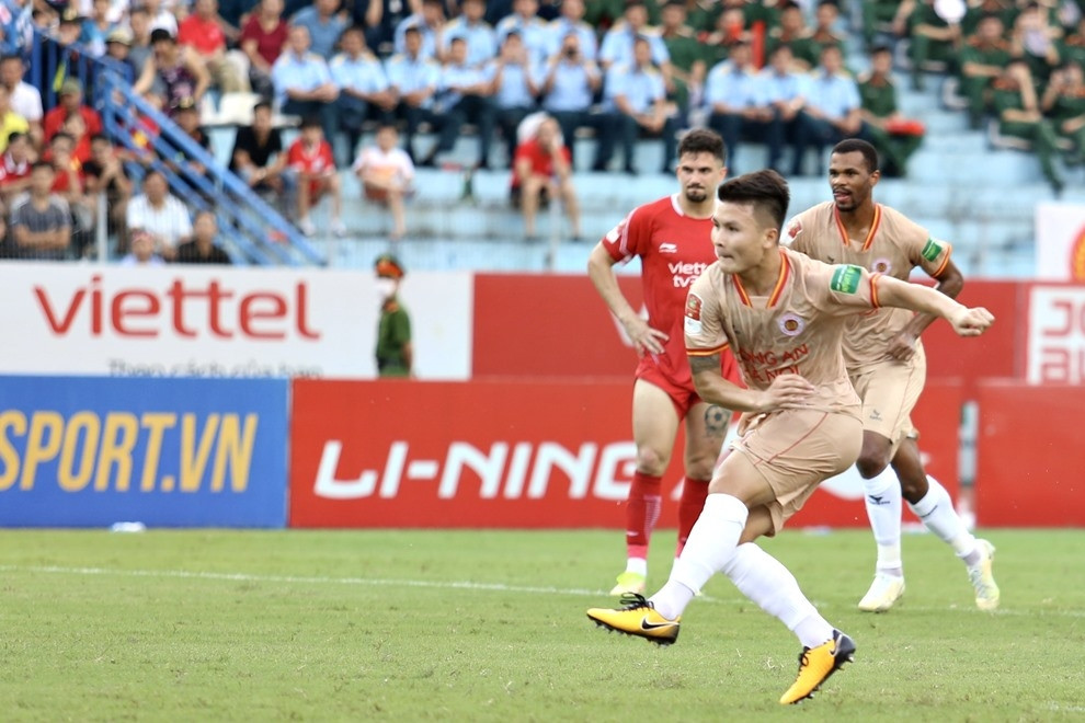 Trực tiếp V-League: Quang Hải 'khai hỏa', Hà Nội dẫn Thanh Hóa 3-1