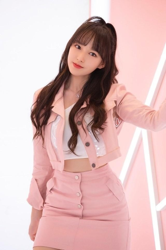 Nhan sắc nữ diễn viên 25 tuổi bị đưa tin là nhân tình của Lương Triều Vỹ ảnh 10