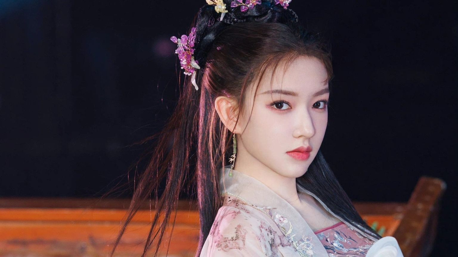 Nhan sắc nữ diễn viên 25 tuổi bị đưa tin là nhân tình của Lương Triều Vỹ ảnh 14