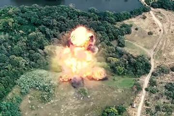 Video quân Ukraine sử dụng đạn chùm phá hủy pháo phản lực Nga