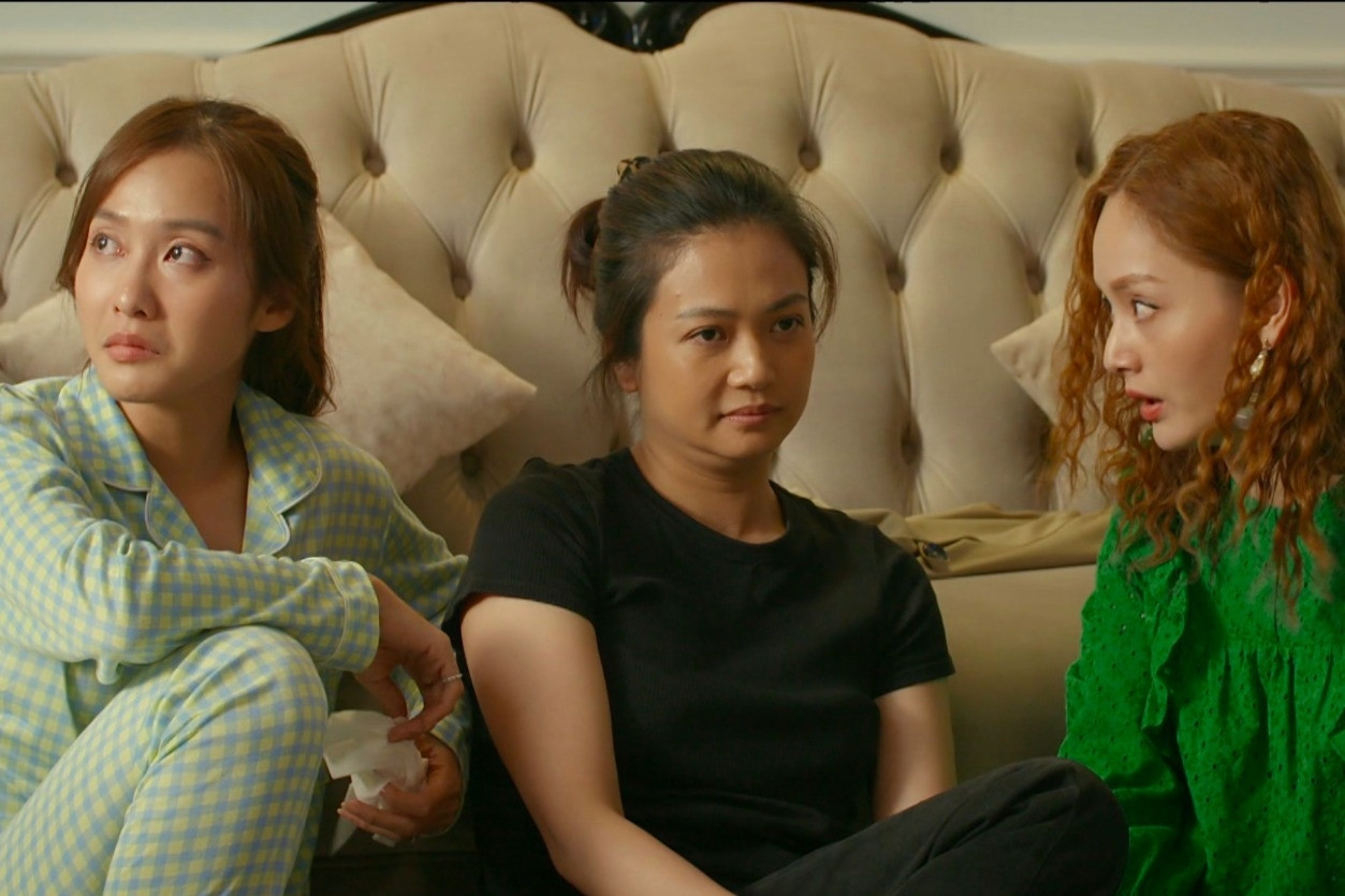 Đạo diễn 'Gia đình mình vui bất thình lình' lên tiếng khi bị chê, hé lộ kết phim