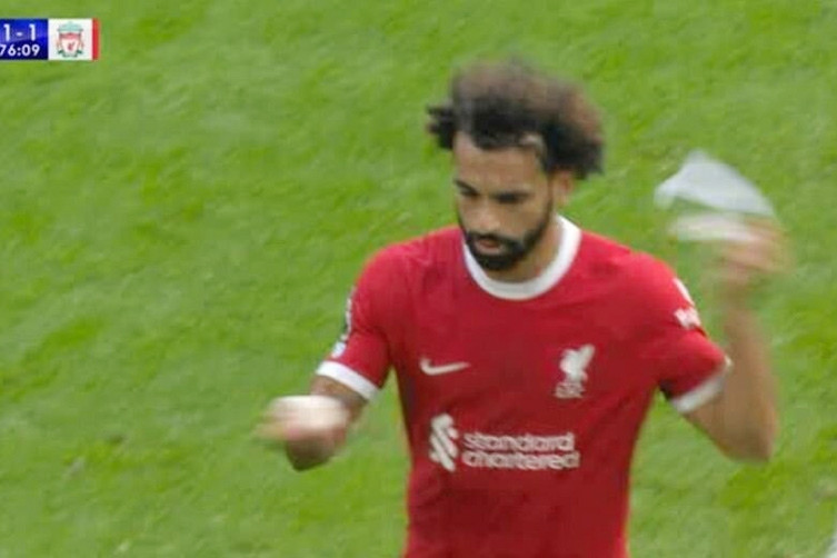 Salah nổi cơn thịnh nộ khi bị Jurgen Klopp thay ra