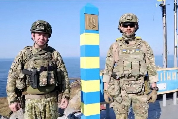 Ukraine cắm cột mốc biên giới ở Đảo Rắn, nhận hơn 200.000 quả đạn pháo từ EU