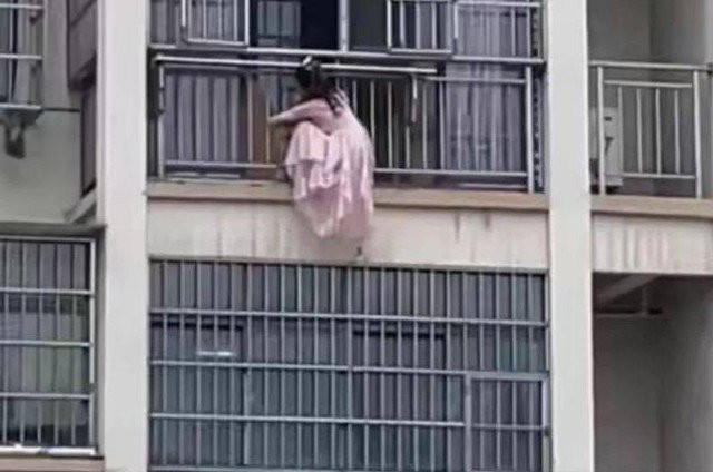 Cái kết bẽ bàng cho người phụ nữ trèo ra ban công trốn vợ của người tình - Ảnh 2.