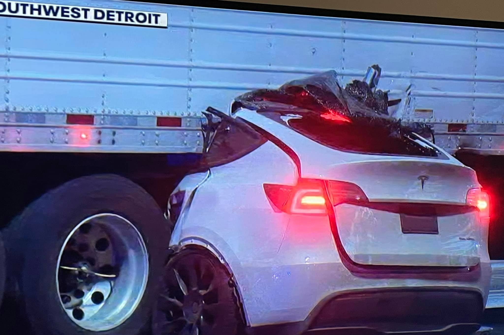 Tesla lại bị điều tra tính năng xe tự lái gây tai nạn nghiêm trọng