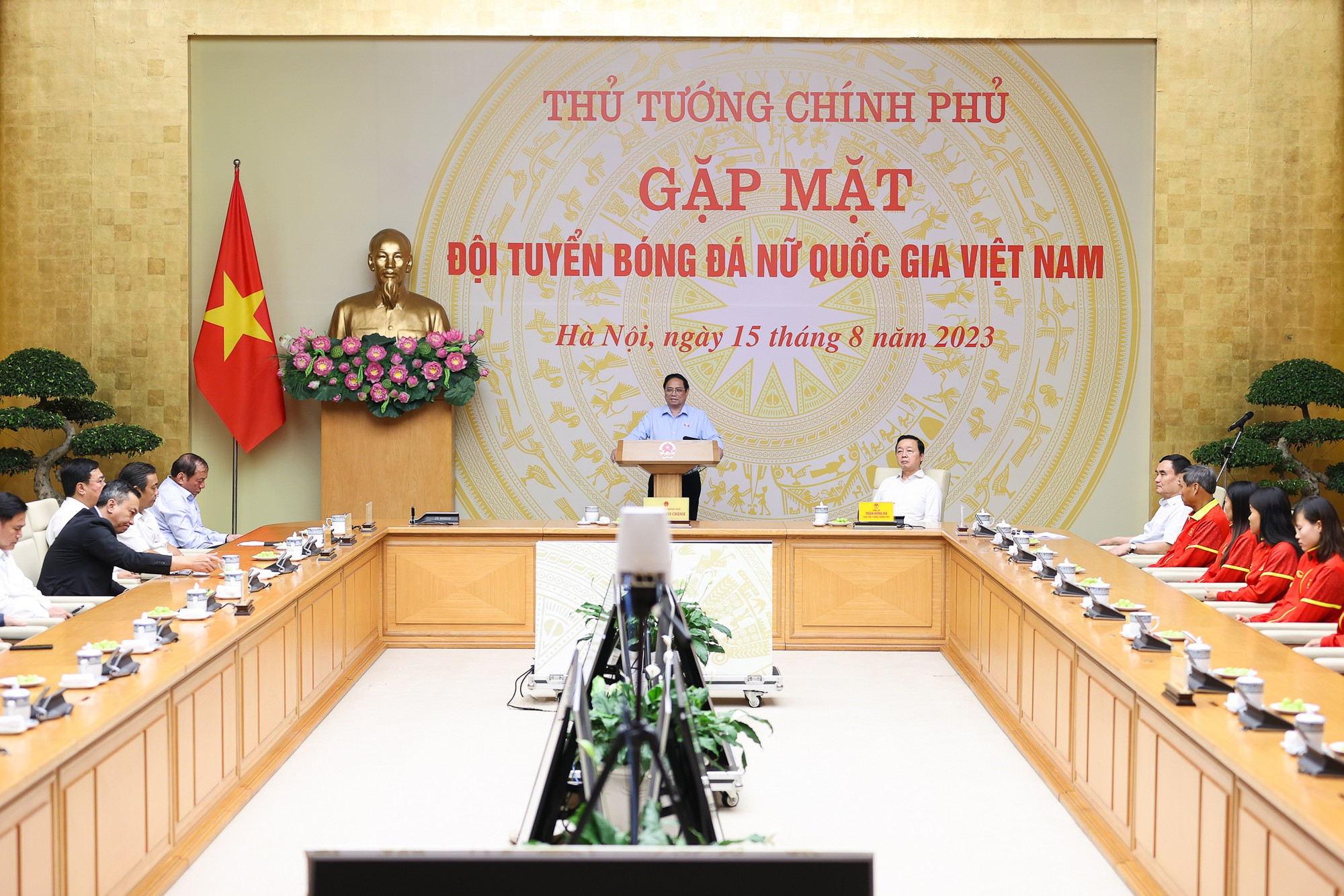 Thủ tướng: Góp mặt tại World Cup là sự trưởng thành vượt bậc của nền bóng đá nữ Việt Nam - Ảnh 2.