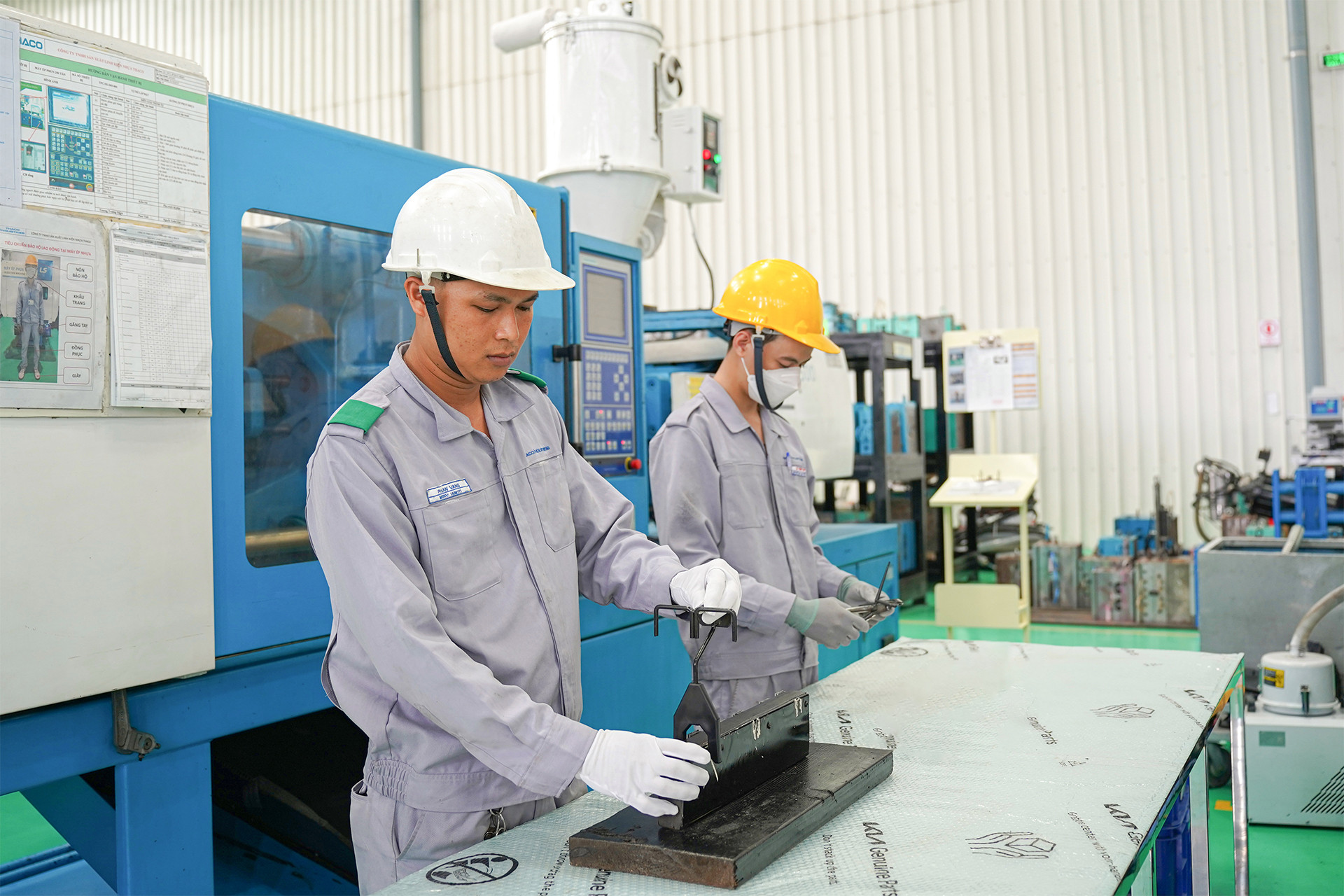 Sản xuất linh kiện nhựa Thaco tăng năng suất nhờ hàng loạt sáng kiến cải tiến