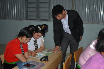 Điện Biên hỗ trợ 100-150 nghìn đồng/tháng cho mỗi người học xóa mù chữ