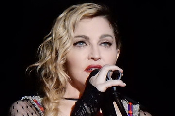 Madonna tái xuất bằng show diễn hoành tráng sau trận ốm nặng