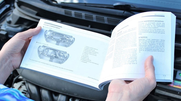 Sách hướng dẫn sử dụng xe mà mỗi tài xế nên đọc. (Ảnh minh họa).