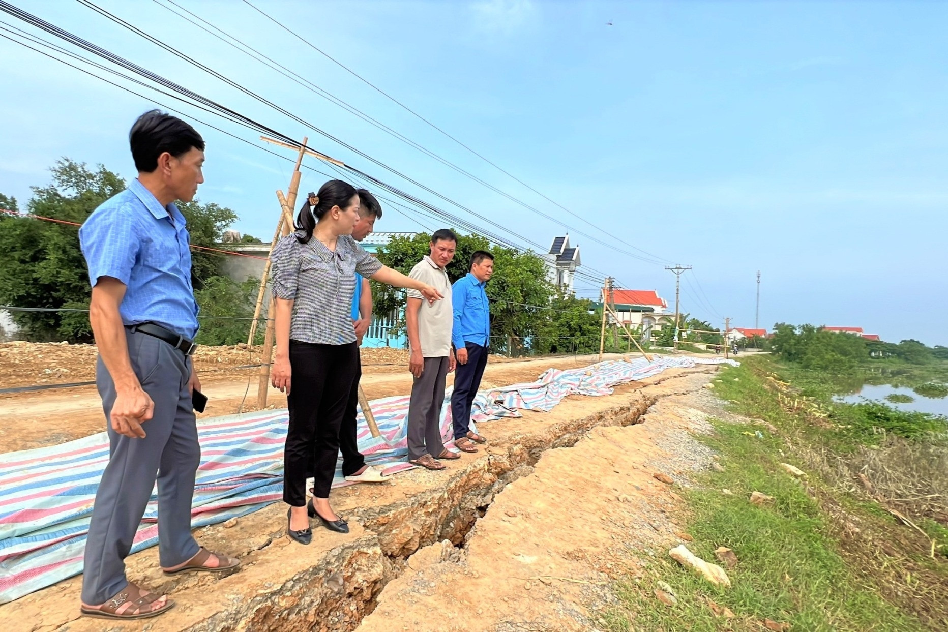 Sạt lở đê ở Thanh Hóa, gần 5.000 dân bị đe dọa