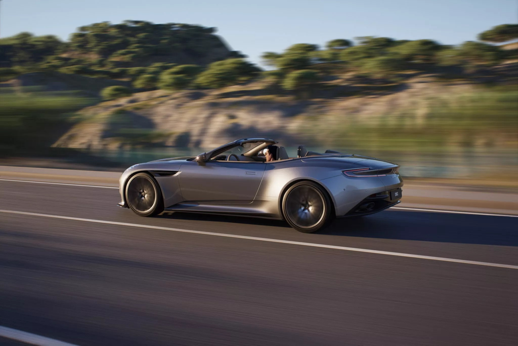 Aston Martin DB12 mui trần ra mắt, dễ lọt ‘mắt xanh’ ông Đặng Lê Nguyên Vũ