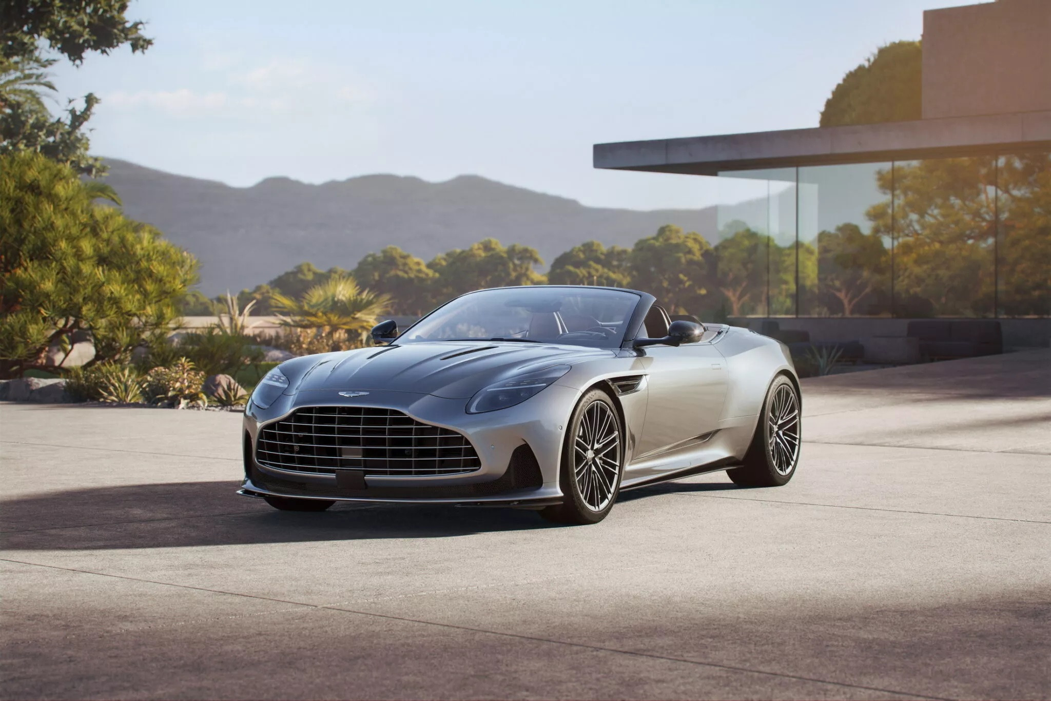 Aston Martin DB12 mui trần ra mắt, dễ lọt ‘mắt xanh’ ông Đặng Lê Nguyên Vũ