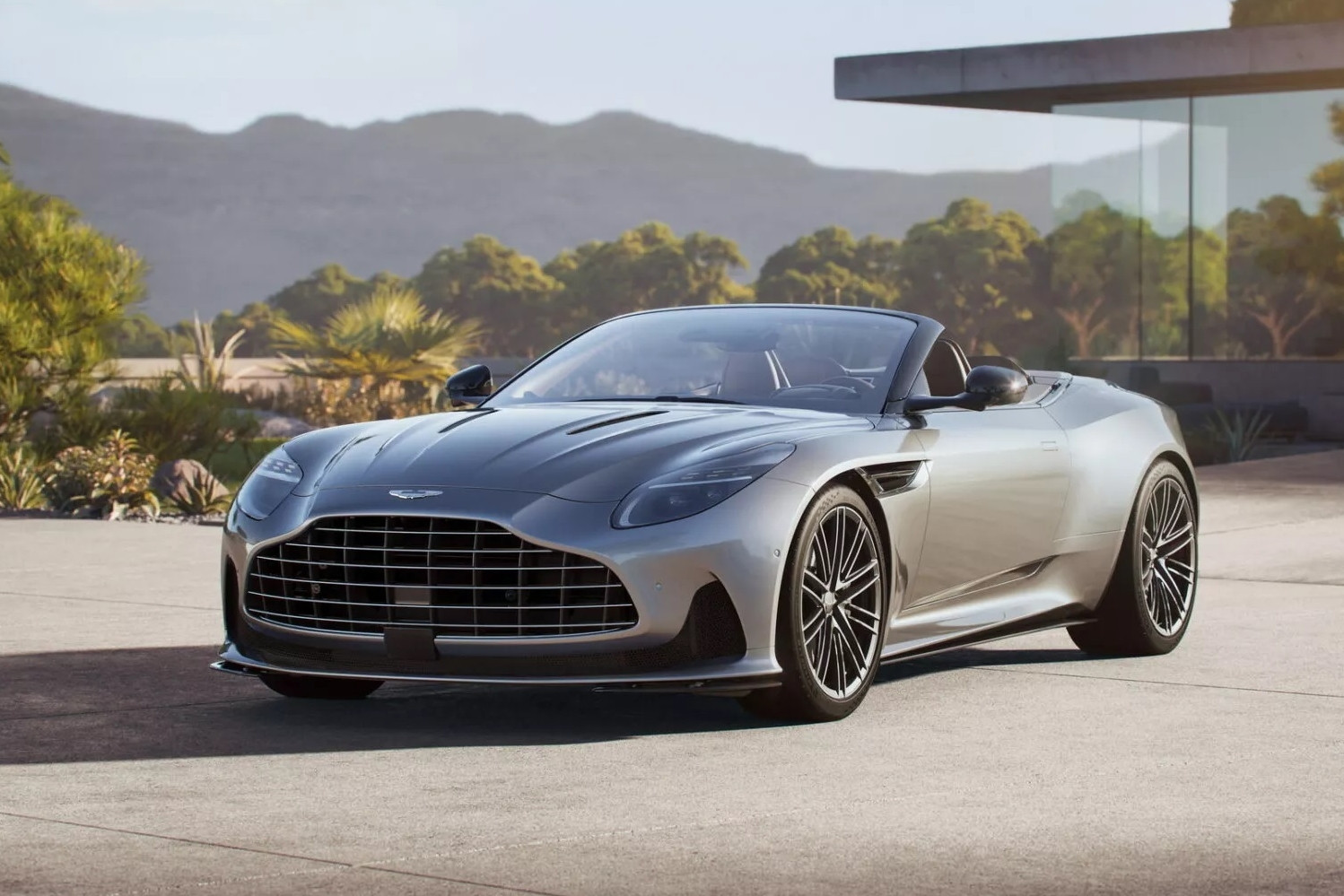 Aston Martin DB12 mui trần ra mắt, dễ lọt ‘mắt xanh’ ông Đặng Lê Nguyên Vũ