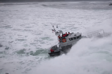 Khóa đào tạo lực lượng cứu hộ trên biển khắc nghiệt nhất của Mỹ