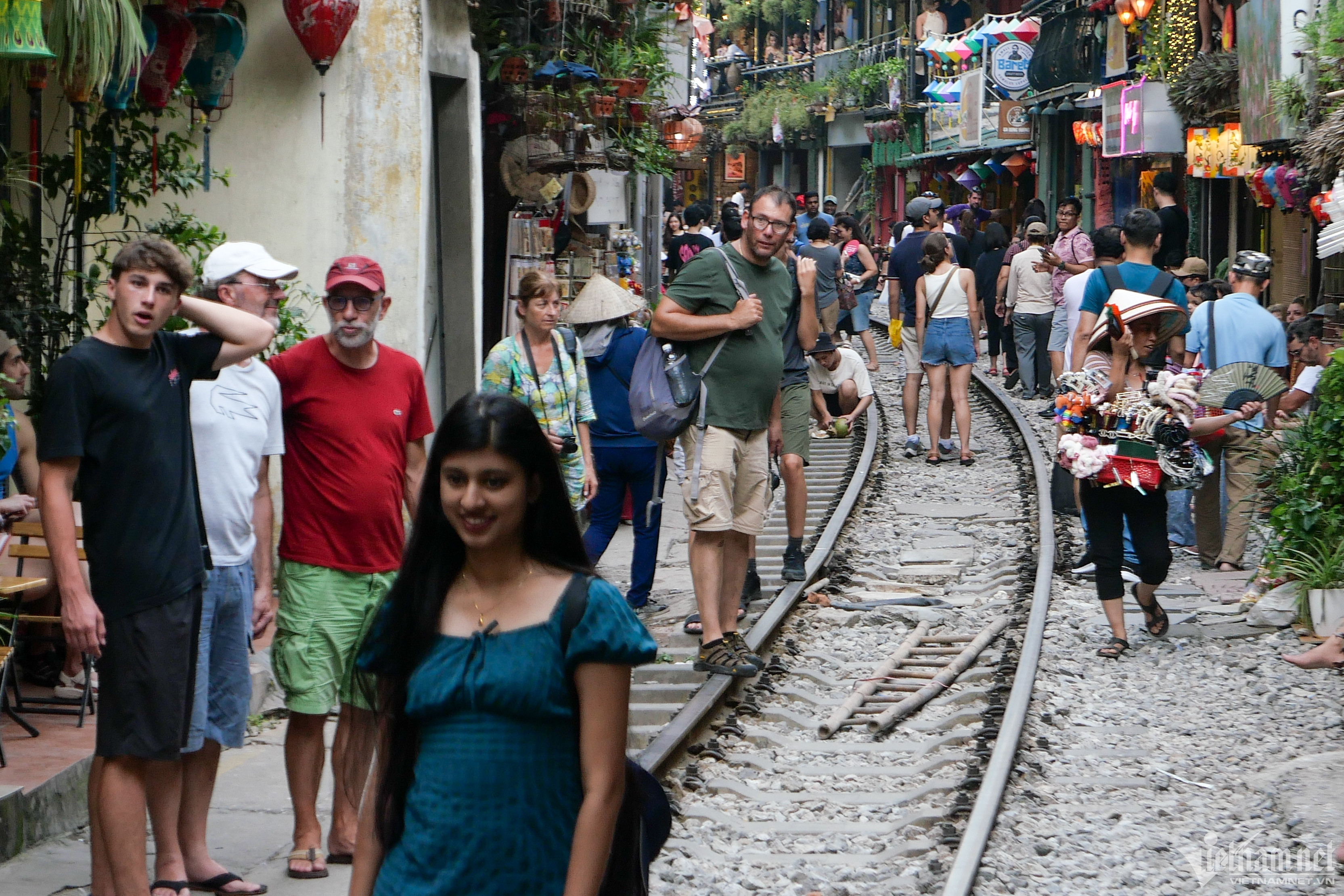 Railway cafés remain open, visitors thread their way through barricades