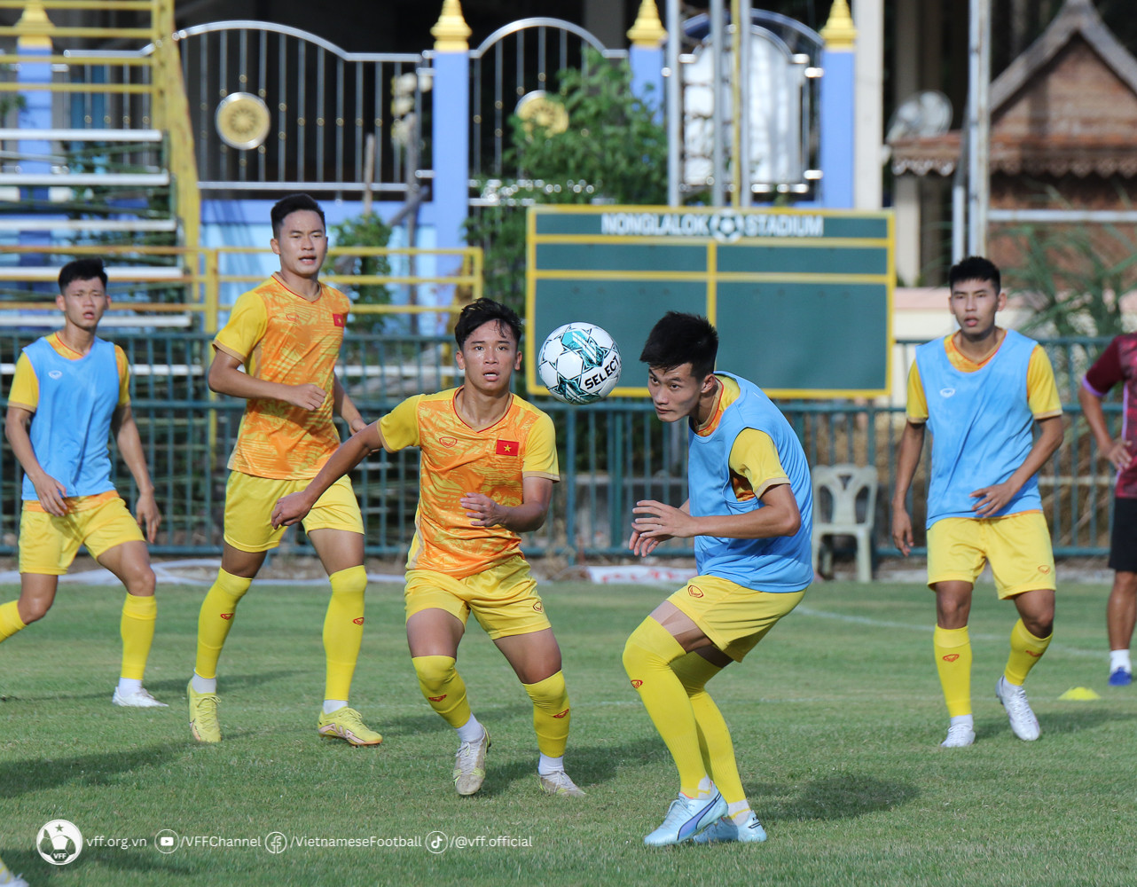 U23 Việt Nam luyện 'chiêu tủ' chờ đấu Lào trận ra quân