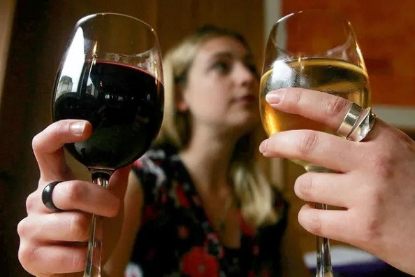 Ngày càng nhiều phụ nữ Mỹ tử vong do uống rượu