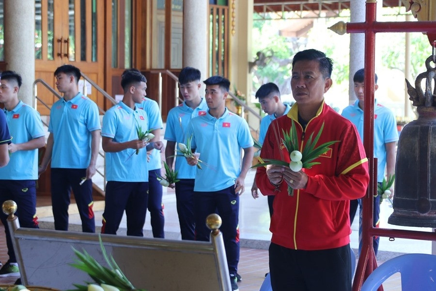 U23 Việt Nam đi chùa cầu may trước giải Đông Nam Á