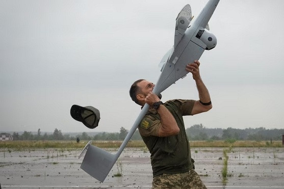 Anh chuyển lô UAV mới cho Kiev, Mỹ nói về các cuộc tập kích bán đảo Crưm