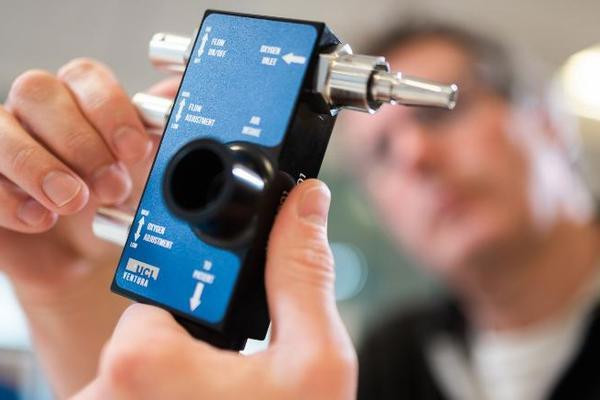 Kĩ sư xe đua F1 giúp chế tạo thiết bị trợ thở cho bệnh nhân Covid-19