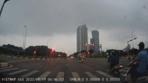 Lỗi đếm ngược khiến nhiều phương tiện vượt đèn đỏ ở Hà Nội