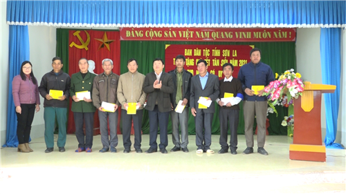 Những tấm gương uy tín nơi bản làng vùng cao Quỳnh Nhai