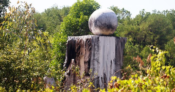 Xót xa vườn tượng điêu khắc bị bỏ mặc giữa khu đồi công viên ma mị Thủy Tiên