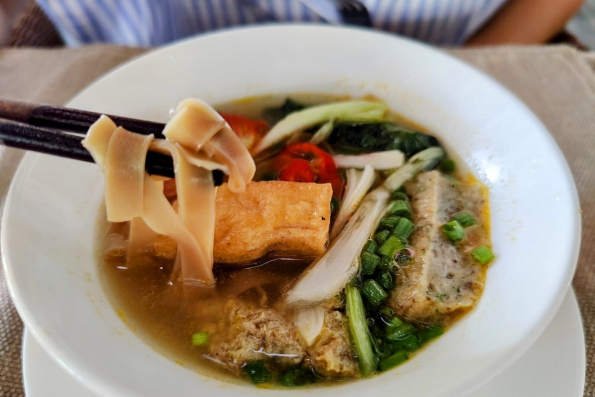 Hai Phong dish rated as world’s best red noodle soup with crab