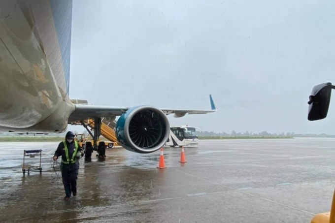 Hạn chế tình trạng tàu bay chờ khi thời tiết bất lợi