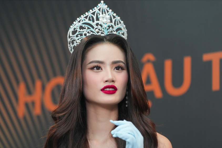 Hoa hậu Ý Nhi gây tranh cãi với câu: 'Em, nhà thơ Hàn Mặc Tử và vua Quang Trung'
