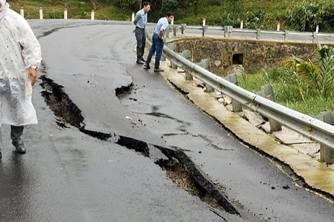 Lâm Đồng kiểm tra nguy cơ sạt lở trên đèo Mimosa, đường Hoa Đỗ Quyên