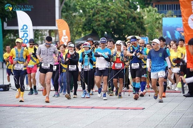 Ultra Trail Cao Bang 2023 attracts nearly 1,000 runners hinh anh 1