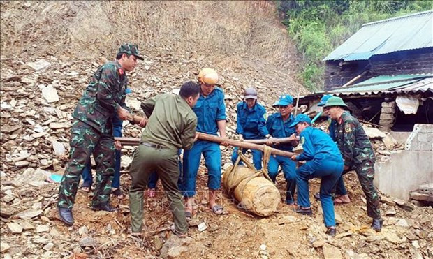 Wartime bomb safely defused in Nghe An hinh anh 1